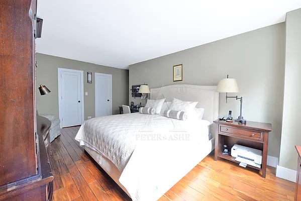 Sold by Peter Ashe | media 10