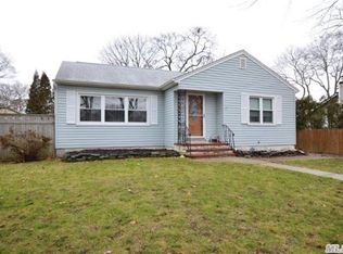 43 5th St, Ronkonkoma, NY 11779