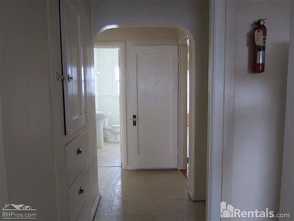 4th image of 208 16th Ave S