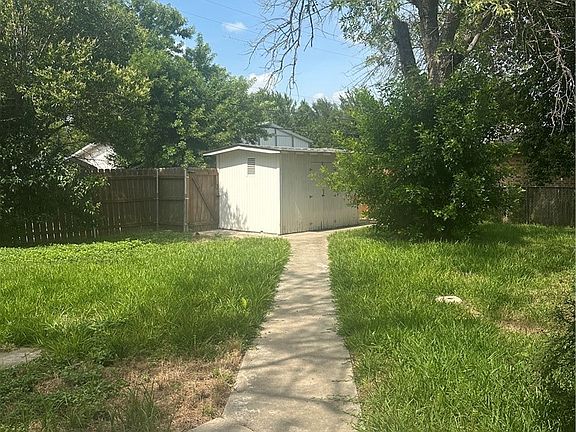 2nd image of 1302 Canary Ln