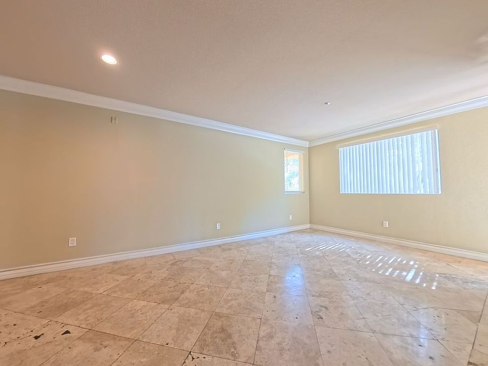 1st image of 220 E Flamingo Rd Unit 121