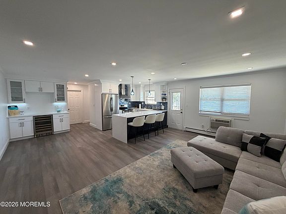 5th image of 135 Wharfside Dr
