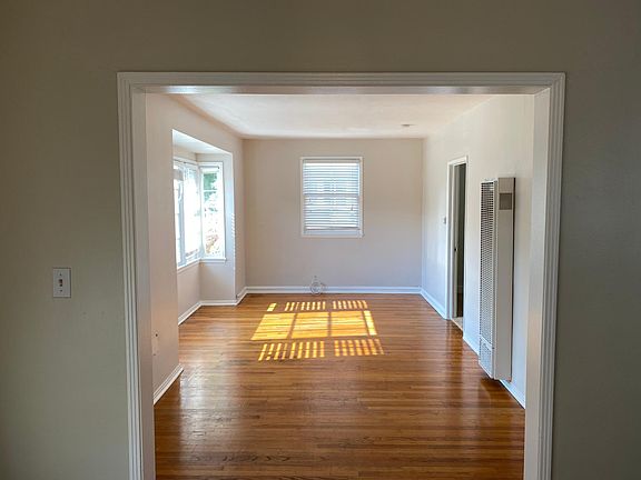 4th image of 4810 Ellenwood Dr