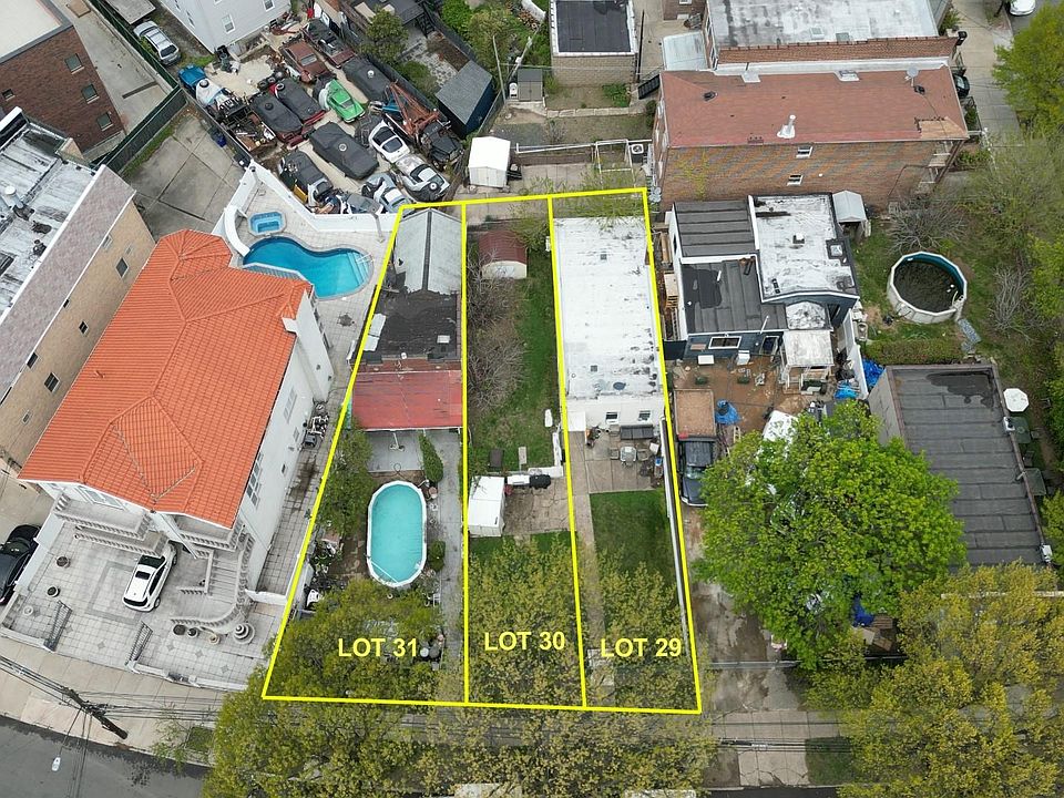1st image of 70-07, 70-11 Ditmars Boulevard