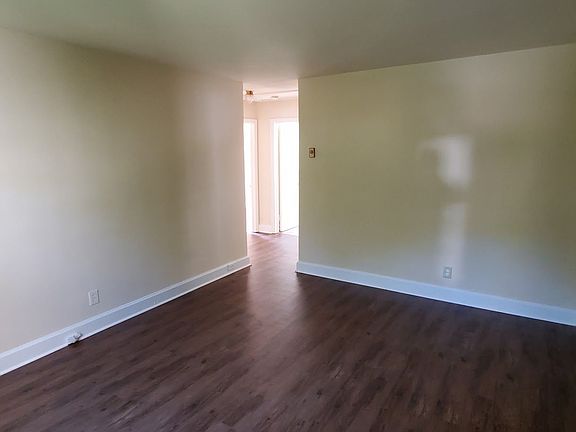 2nd image of 905A Grayland St