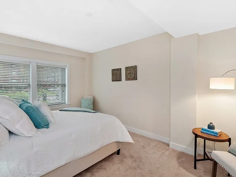 324 Hammond Pond Pkwy #1 — Photo 9