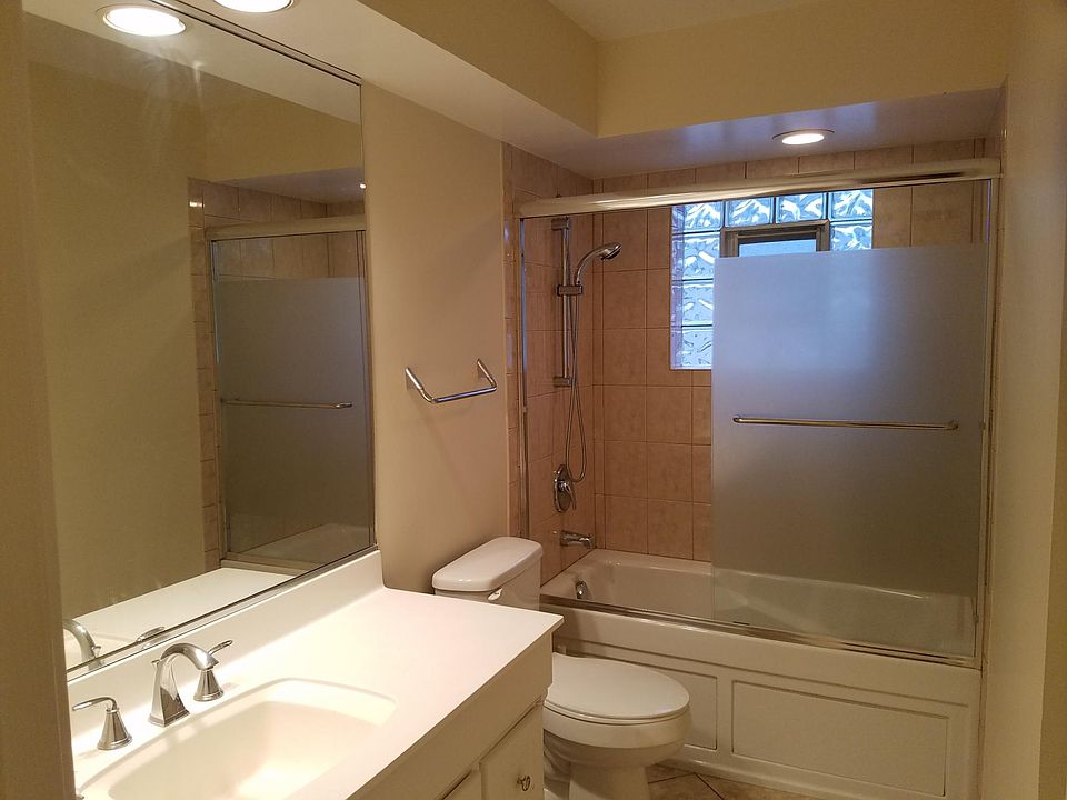 Master bathroom with Jacuzzi bathtub