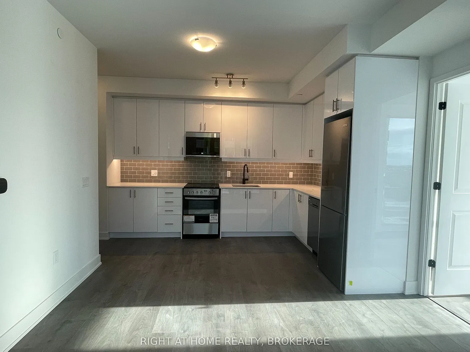 2 bed, $2,750 — Photo 4