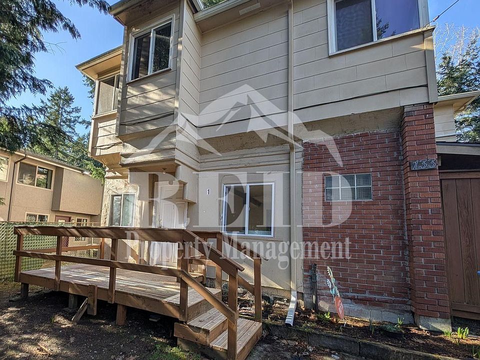 1st image of 133 Marion Ave N APT 1