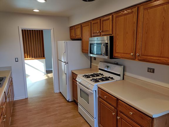 5th image of 55 Sheridan Ave