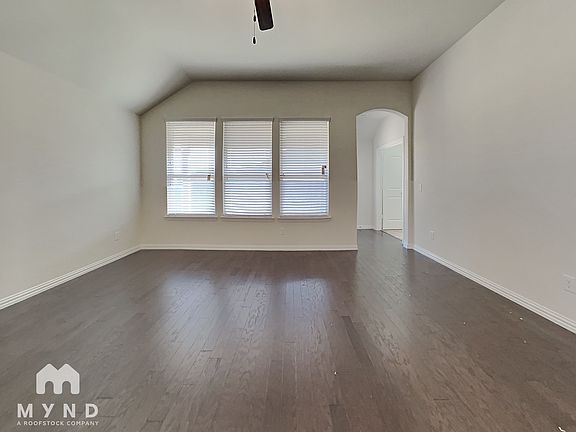 4th image of 4916 Meadow Falls Dr