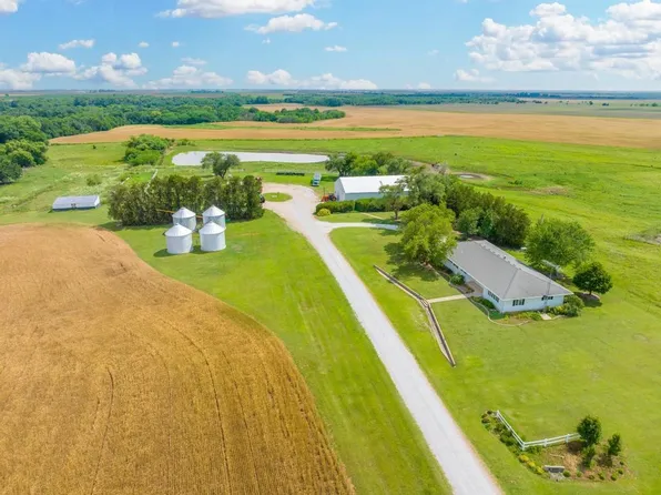 421 W 60th St S, Wellington, KS 67152