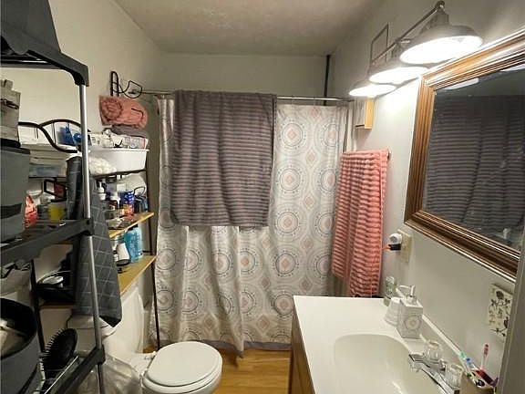 3rd image of 310 W 14th St
