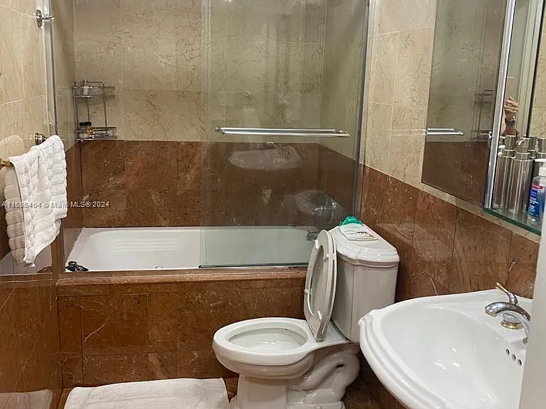 5401 Collins Ave #412 — Photo 30