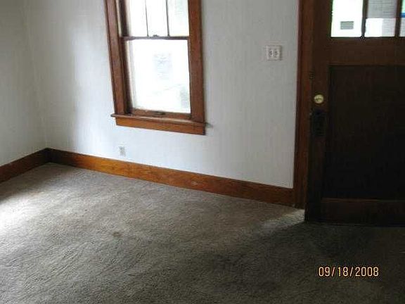 5th image of 817 Sycamore St