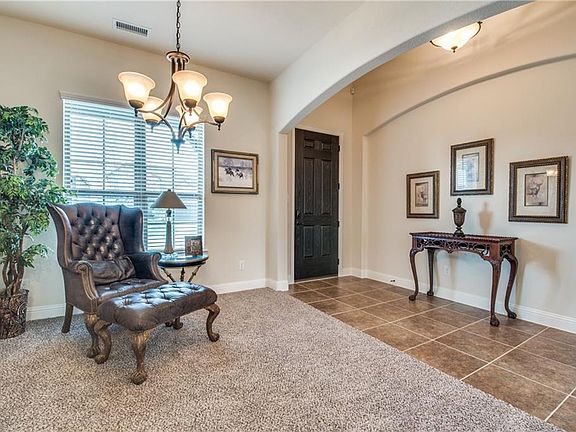 3rd image of 2926 Hackberry Creek Trl