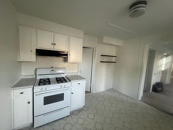 5th image of 610 E 3rd St