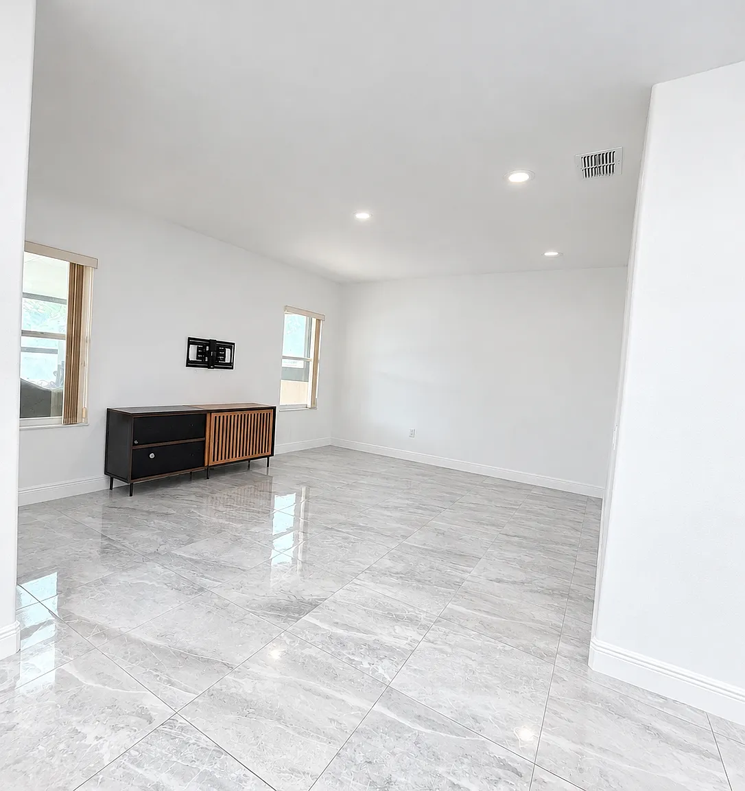 4 bed, 2492 sqft, $3,000 — Photo 4