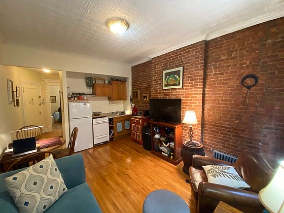 3rd image of 120 E 82nd St APT 4