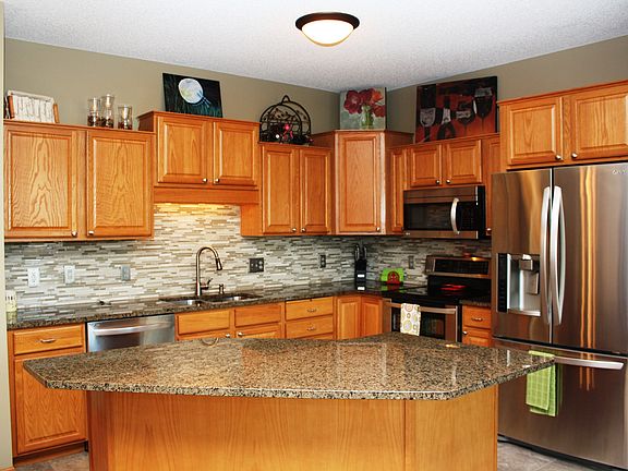 Spacious kitchen island.