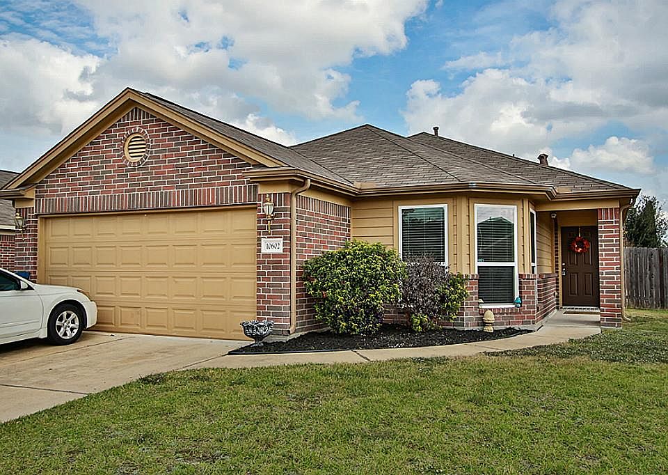 1st image of 10602 Woodland Oaks Dr