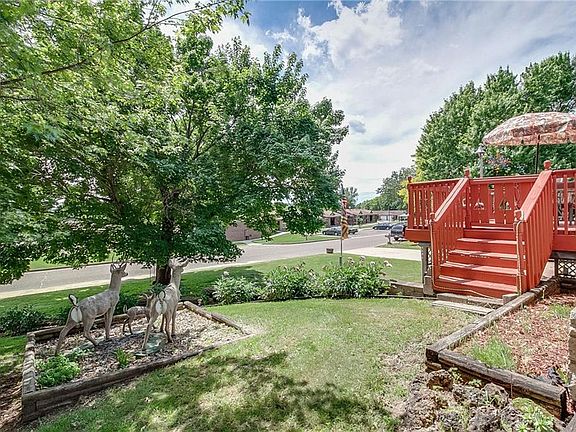 4th image of 672 Highland Ave