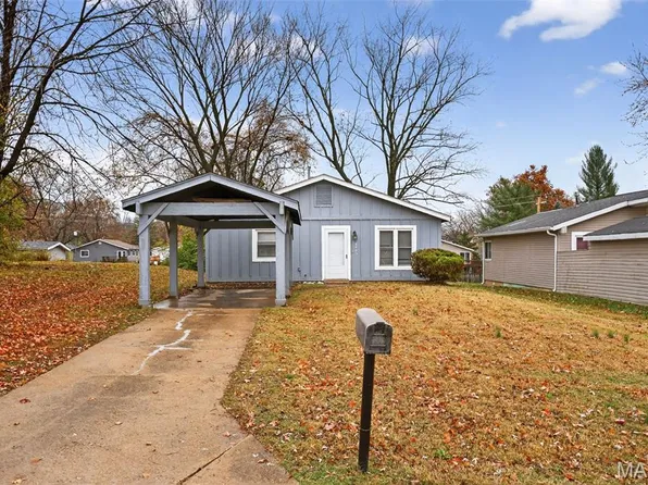 2405 Buttonwood Ct, Florissant, MO 63031