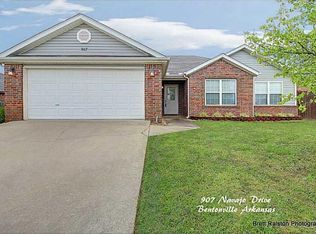 907 SW Navajo Dr #A, Bentonville, AR 72712