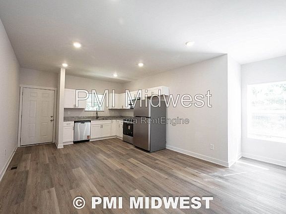 3rd image of 1523 E Market St