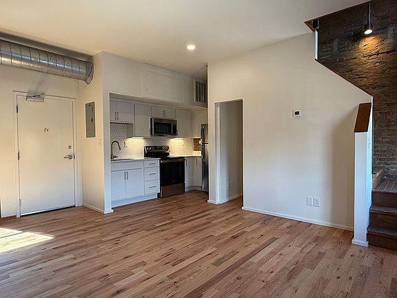 4th image of 1439 Walnut St APT C