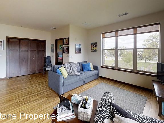 3rd image of 4703 Terminal Dr #102