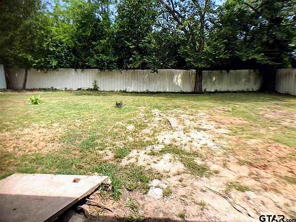 3rd image of 706 Smith Dr