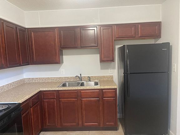 4th image of 701 Oaklawn St APT 5