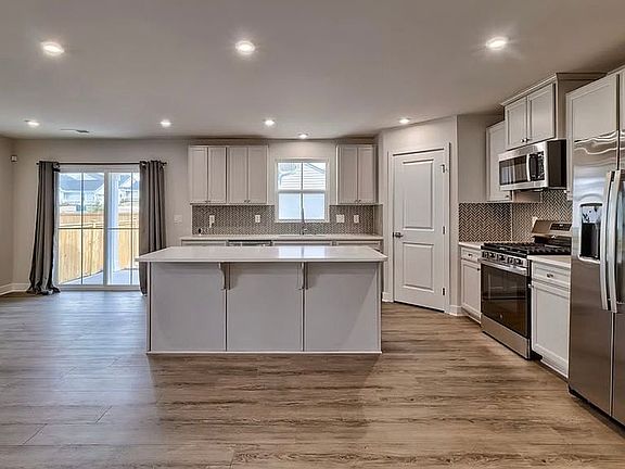 4th image of 104 Saltgrass Ln
