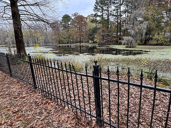 5th image of 203 Williamsburg Dr