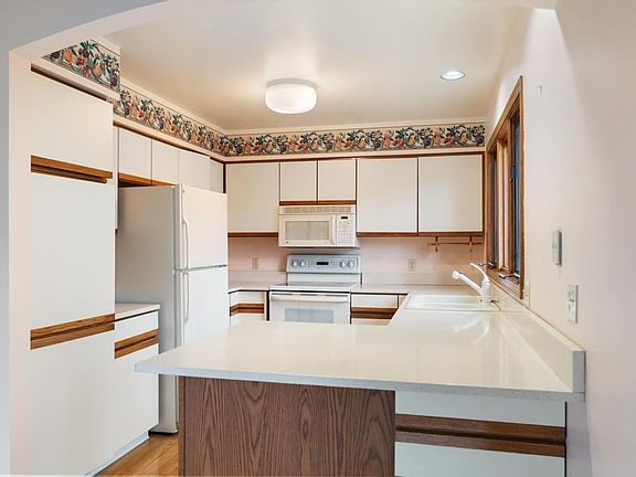 4th image of 1871 Cherry Hill Ct