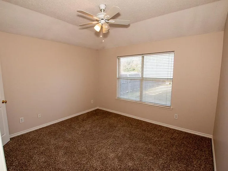 1902 Thornhill Way — Photo 13