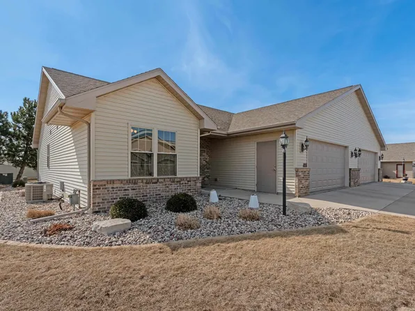 1402 Candlelight Ln, Fond Du Lac, WI 54935