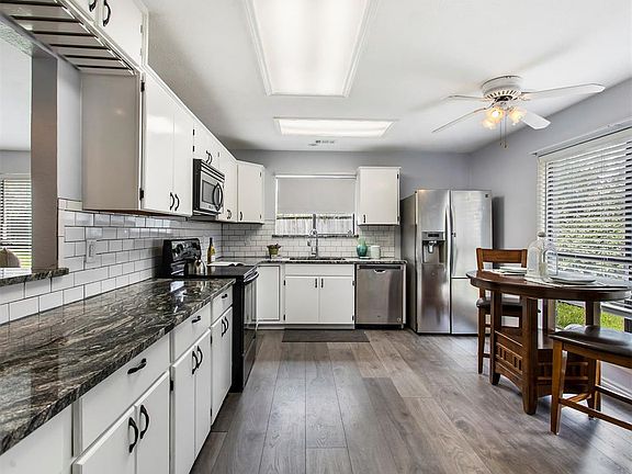5th image of 3035 Glen Iris Dr