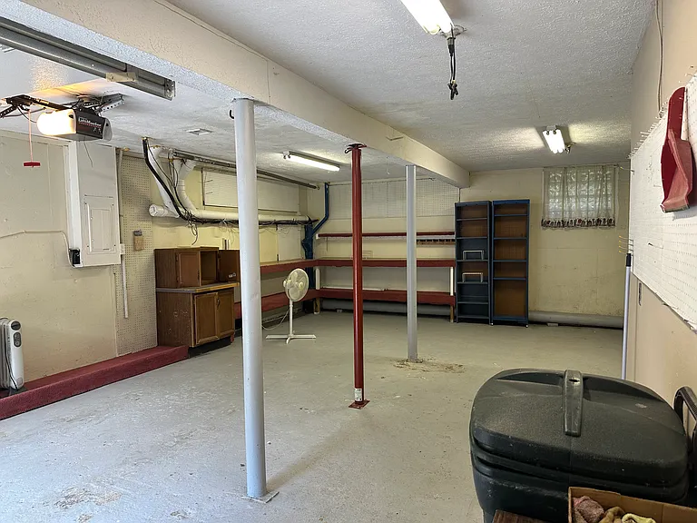 Basement / Garage