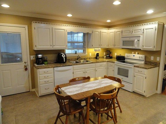 2nd image of 1702 Cannon Blvd