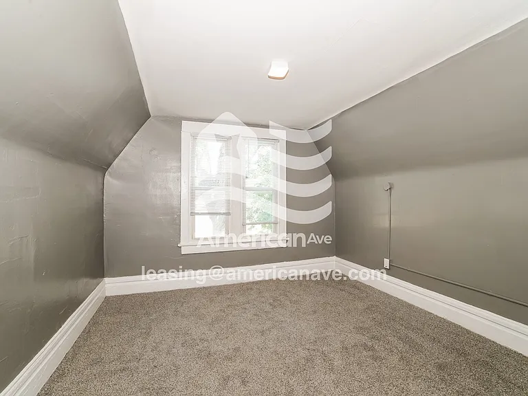 1756461_010_wm_-_bedroom_12928781.jpg
