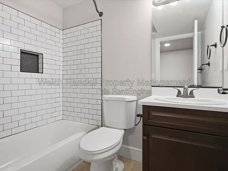2106 E Sunnyvale Dr — Photo 23