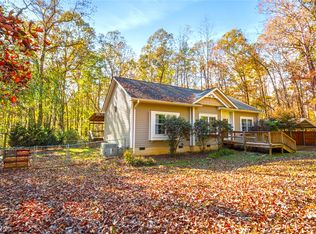 505 Azalea Dr, Tamassee, SC 29686