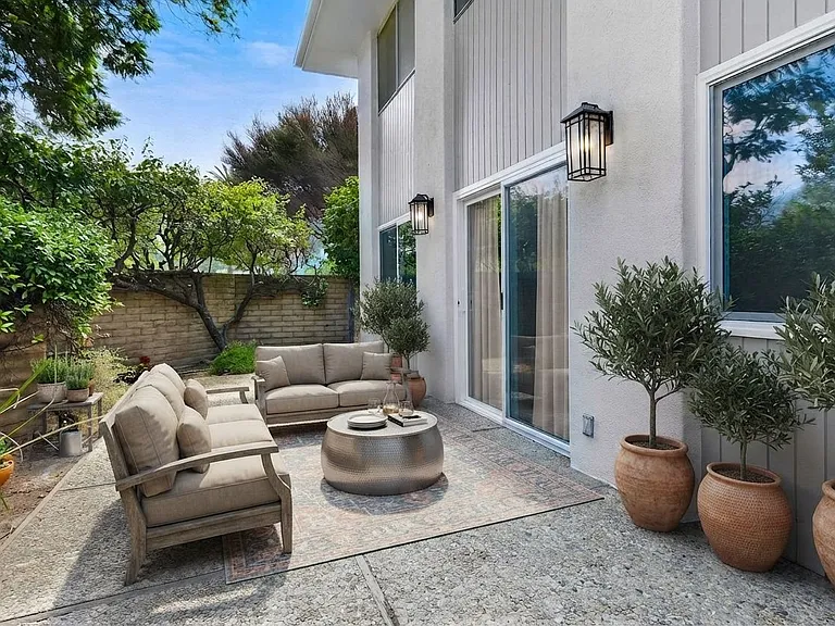Virtually staged patio