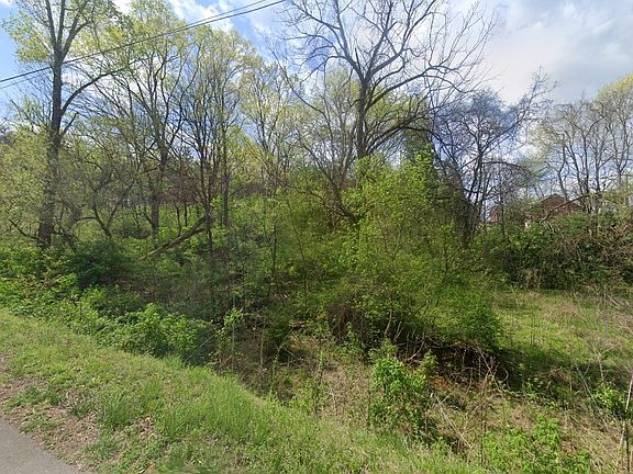 2nd image of 3015 Quarry Hollow Rd