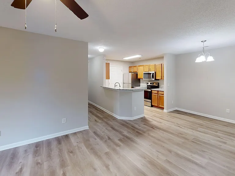 Lakeview Apartments — Photo 25