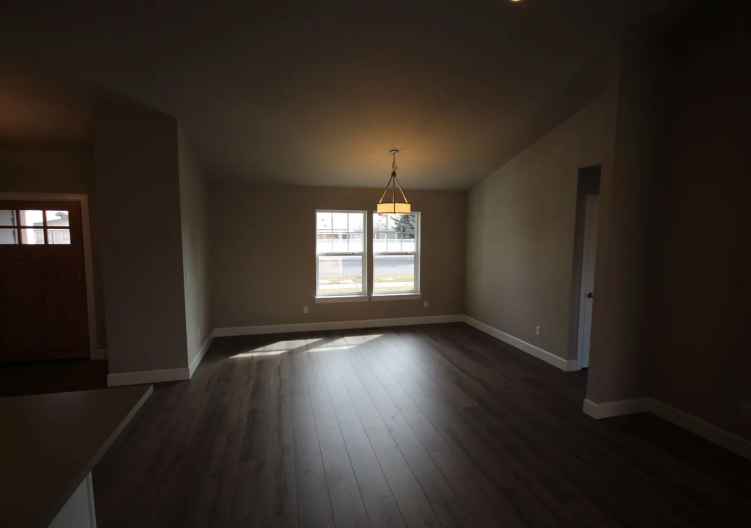 Redmond, 3 Bdrm, 2 Bath House, All Appliances, Gas Fireplace, Double Garage — Photo 4