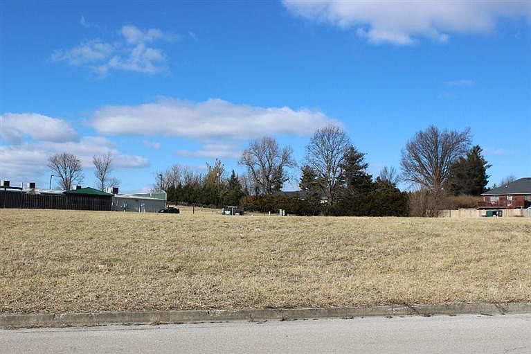 1st image of 1025 Center Dr