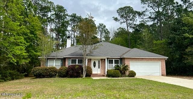 1st image of 126 Country Club Dr